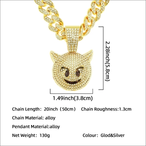 Grosse chaîne cubaine dorée avec pendentif emoji petit monstre serti de strass