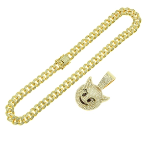 Collier chaîne cubaine en or hip hop avec pendentif monstre et gemmes mauves