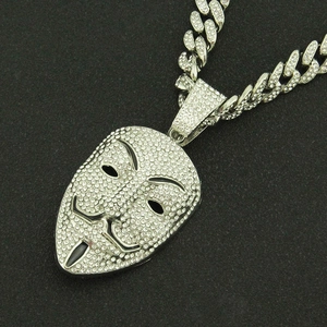 Pendentif masque Guy Fawkes hip hop avec cristaux givrés et chaîne à maillons cubains