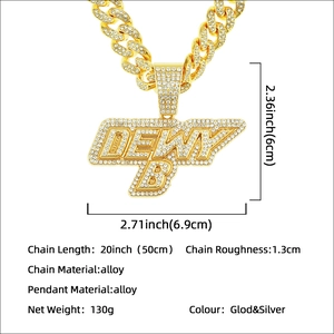 Chaîne cubaine dorée hip-hop avec pendentif lettre DEWY B et détails de mesure