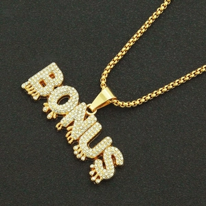 Collana hip hop placcata oro con ciondolo a lettere BONUS e cristalli brillanti