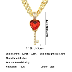 Pendentif clé cœur glacé avec rubis sur chaîne à maillons cubains dorée style hip hop