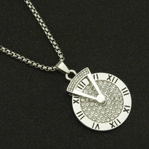 Collier en argent avec chiffres romains et pendentif rotatif serti de zircons brillants