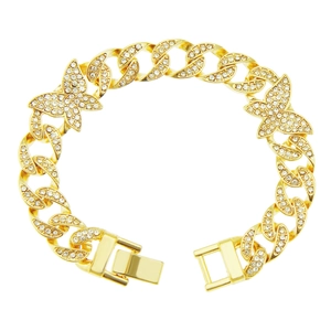 Collar cubano dorado con doble mariposa y pavimentado de brillantes pedrería