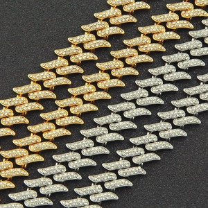 Bracciale hip-hop in oro e argento stile punk con maglie a spina e zirconi lucidi