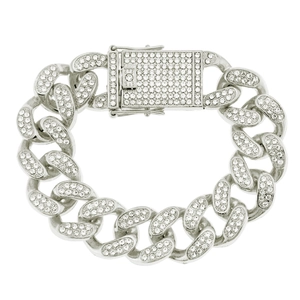 Vista dettagliata del bracciale cubano in argento con cristalli incastonati stile hip-hop