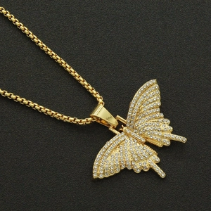 Collana con ciondolo a farfalla hip hop con strass scintillanti e catena box dorata
