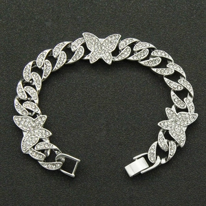 Bracelet gourmette argenté avec breloques papillon et strass étincelants style hip hop