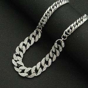 Collier chaîne cubaine homme style hip hop, moitié polie et moitié sertie de zircons
