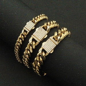 Trois bracelets cubains dorés style hip-hop avec fermoirs en zircon de diverses largeurs