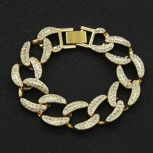 Iced Out Goldene Panzerkette Armband mit weißen Kristallen auf schwarzem Hintergrund