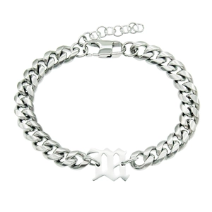 Pulsera de cadena cubana punk de acero inoxidable con colgante de letra M gótica y cierre de mosquetón