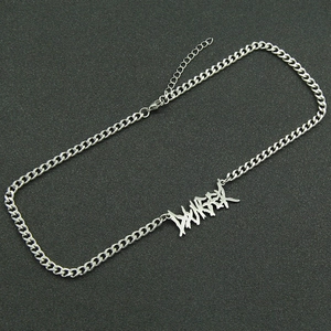 Collier double couche en acier titane avec maillons cubains et pendentif lettre Danger
