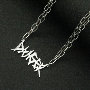 Grosse chaîne à maillons en acier inoxydable argenté punk avec pendentif lettre gothique