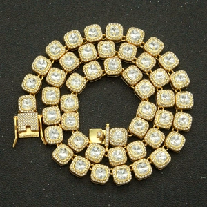 Iced Out Cuban Kette mit quadratischen Zirkonia und Punk Hip Hop Finish in Goldoptik