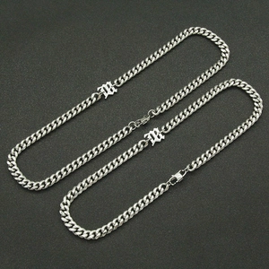Vintage Silberne Gliederkette aus Titanstahl mit gotischem M-Anhänger für Damen und Herren