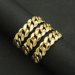 Poliertes goldenes Panzerhalsketten-Set im Hip-Hop-Stil mit markantem Blatt-Design