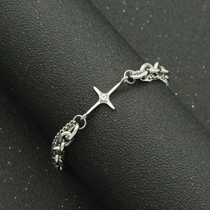 Bracelet minimaliste double couche en acier titane argenté avec pendentif étoile scintillant