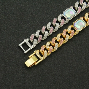 Chaîne cubaine hip hop avec strass carrés colorés en finitions or et argent