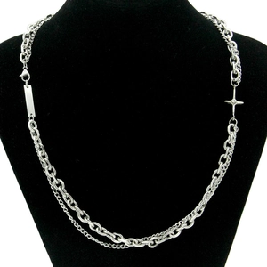 Bracelet cubain argenté à double couche avec étoile et croix sur support en velours noir