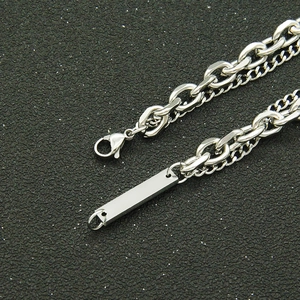 Bracelet double couche en acier titane argenté avec maillons gras et plaque en métal poli