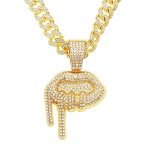Collier cubain doré hip hop avec grand pendentif lettre effet sanglant et cristaux brillants