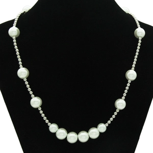 Collier chaîne cubaine perles hip hop pour hommes avec dégradé sur présentoir noir