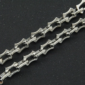 Mens silver geometric link chain necklace in cool industrial gothic street style