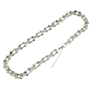 Industrial style geometric link chain necklace in silver alloy for a cool punk street look