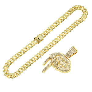 Collier chaîne cubaine dorée hip hop avec pendentif geste doigt d'honneur serti de strass
