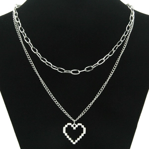 Collier En Acier Titane Double Couche Pendentif Cœur Pixel Collier Superposé Chaîne Trombone Cœur Ajouré Bijoux Style Street Pour Femme