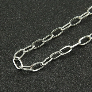 Collier minimaliste en acier inoxydable avec pendentif cœur évidé et maillons trombone