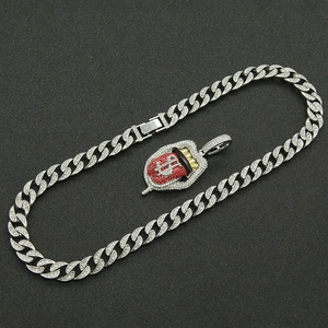 Collier chaîne cubaine style hiphop avec pendentif langue serti de diamants