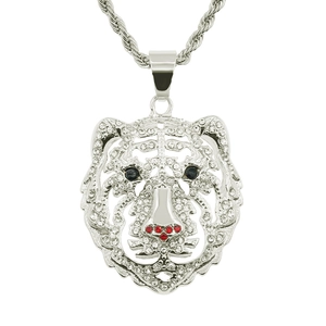 Dettaglio del ciondolo testa di tigre traforato con strass e catena a corda argento