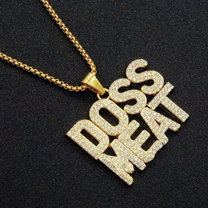 Collier hip hop doré avec lettres DOSS MEAT glacées et strass brillants pour hommes