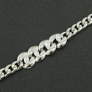Collier double couche en maille gourmette argentée avec cristaux de taille marquise