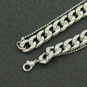 Collier double épaisseur en argent avec maille gourmette et perles et fermoir