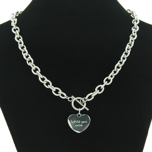 Collier Pendentif Coeur en Acier au Titane Avec Gravure Love You More Fermoir à Bascule Bijoux Hip Hop pour Femmes