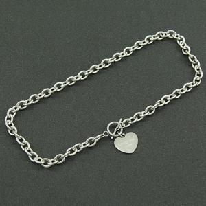 Collier en acier titane argenté avec pendentif cœur et fermoir en T pour femme