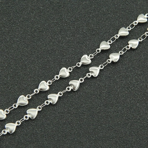 Chic silver heart chain necklace crafted with stainless steel heart-shaped links