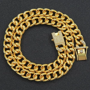 Chaîne à maillons cubains dorés avec boucle en strass pour un style hip-hop