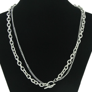 Collier Double Couche Maillon Cubain Punk Minimaliste pour Femme en Acier au Titane Couleur Argent Fermoir Cabillot Cool Street