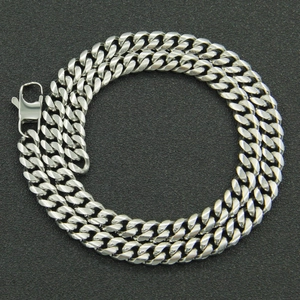 Collana a catena cubana in acciaio inossidabile lucido con chiusura a moschettone
