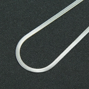 Flat silver herringbone blade chain necklace made of durable titanium steel for women
