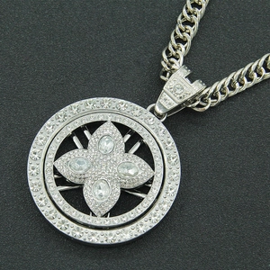 Collier hip hop avec pendentif rotatif serti de strass brillants sur une chaîne cubaine