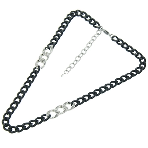 Modieuze grove Cubaanse ketting met zwarte schakels en zilveren diamantaccenten