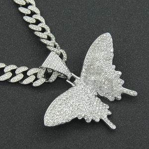 Collier chaîne cubaine hip hop pour homme avec grand pendentif papillon 3D givré