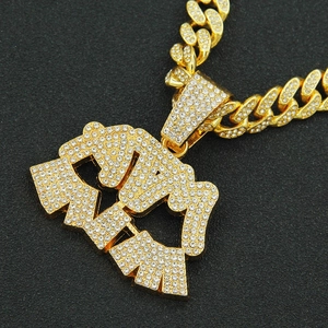 Collar con colgante STAY REAL dorado y cadena cubana gruesa para estilo hip-hop urbano