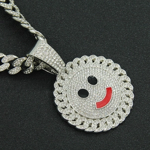 Collana a catena cubana hip hop con ciondolo a faccina sorridente e strass luccicanti