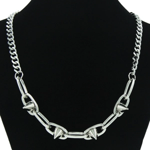 Collier Punk Gothique en Acier Titane avec Rivets et Pointes Mailles Cubaines pour Hommes Femmes Hip Hop Streetwear Bijoux en Métal